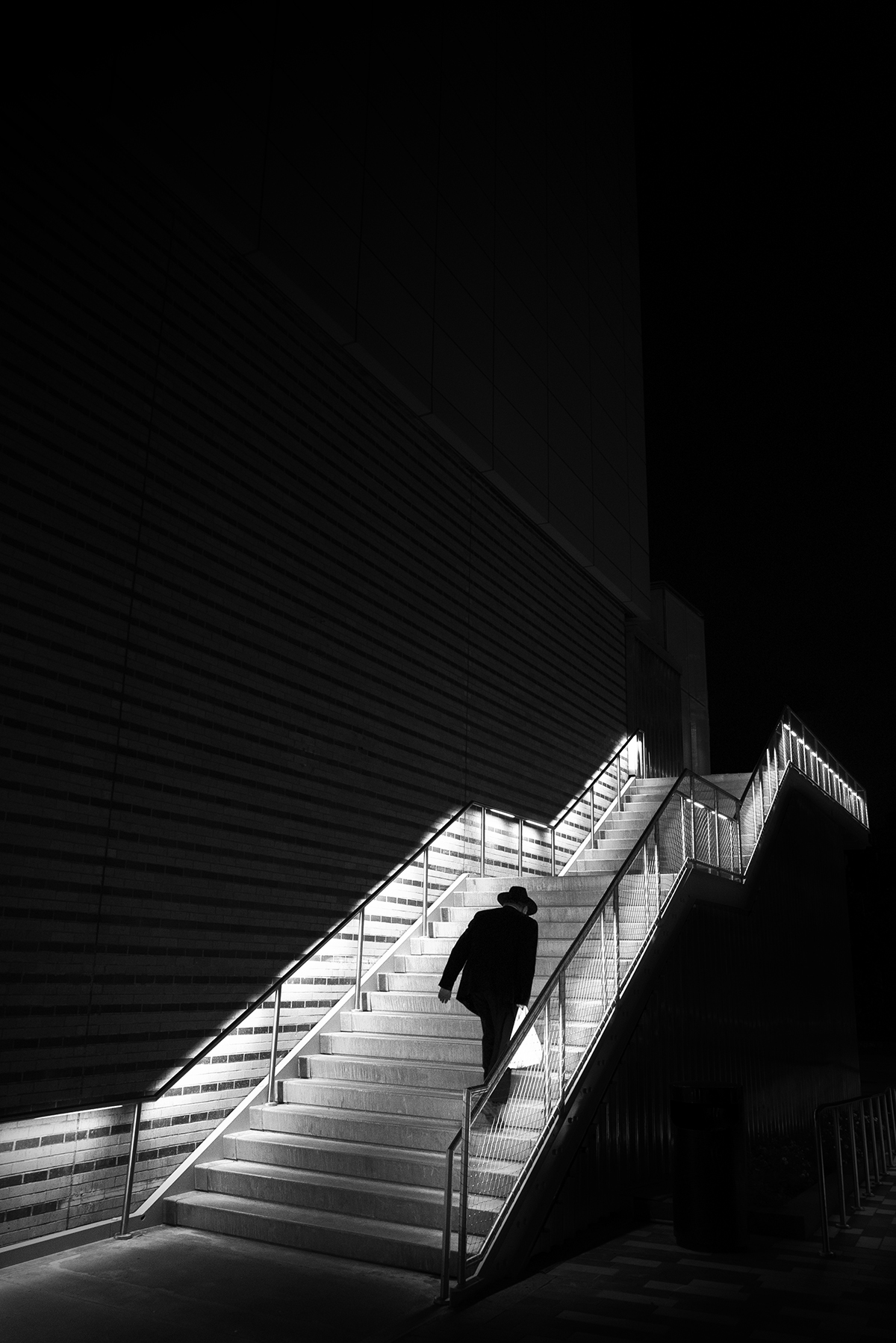 street photography new york architecture black and white bw lighting contrast sony a7s 